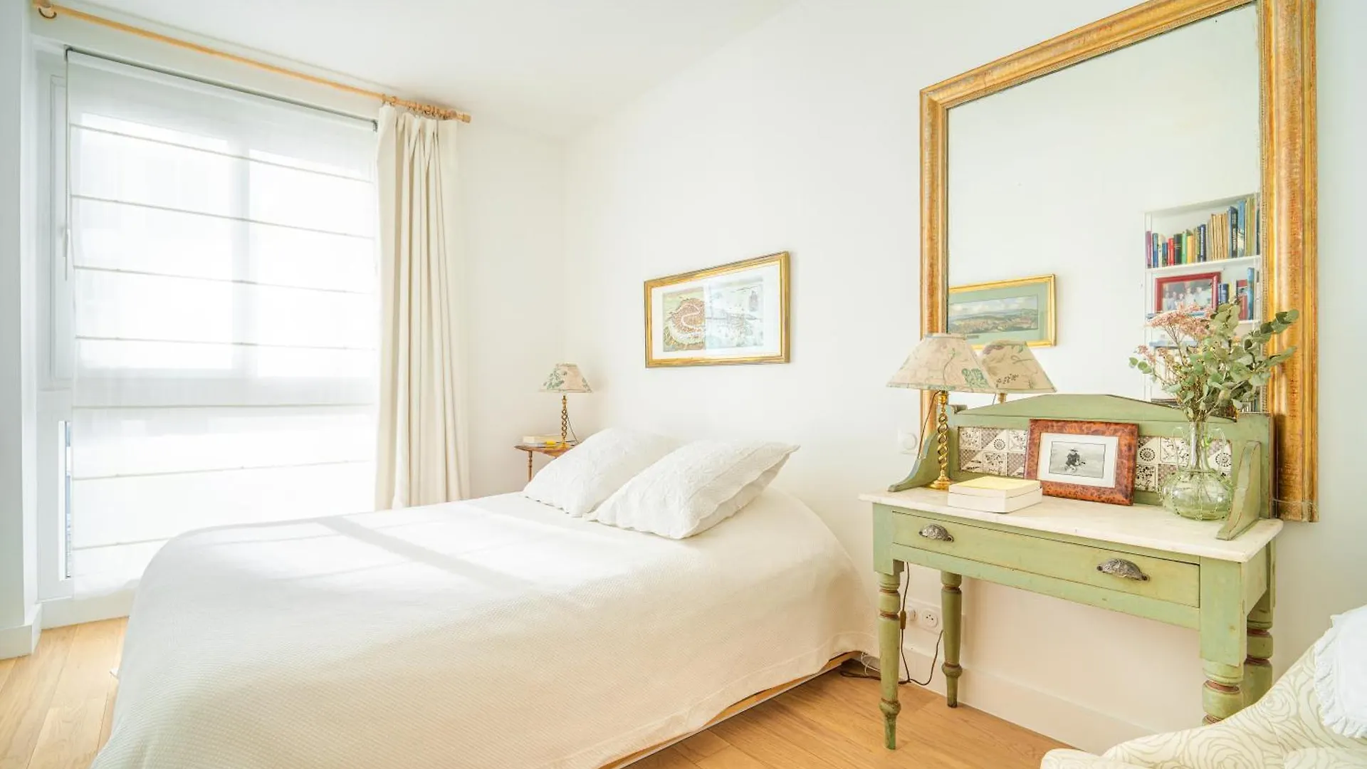 Lovely Apartment With View Paris